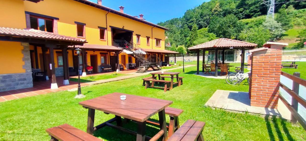 Apartamentos El Castaneu Corao Екстер'єр фото