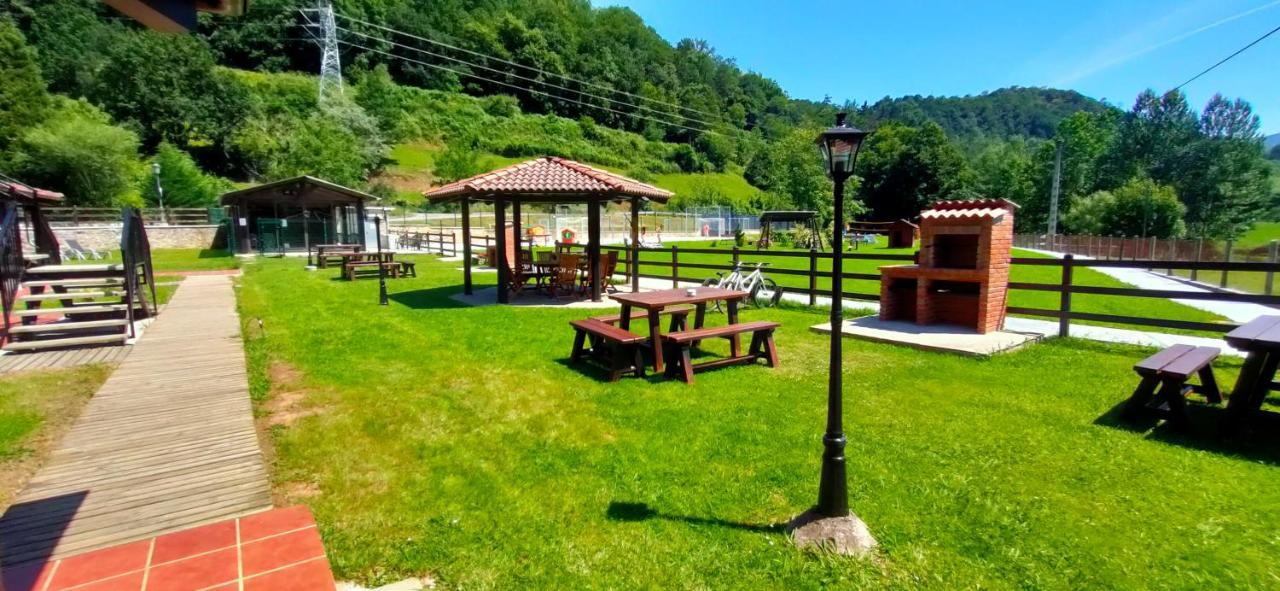 Apartamentos El Castaneu Corao Екстер'єр фото